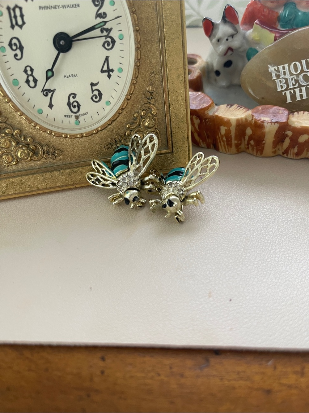 TWO BEE SCATTER PINS MODERN